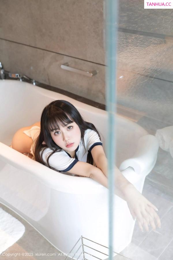   [XiuRen]高清写真图 2025.04.23 No.10184 量子玫瑰 白色运动服第41张图片
